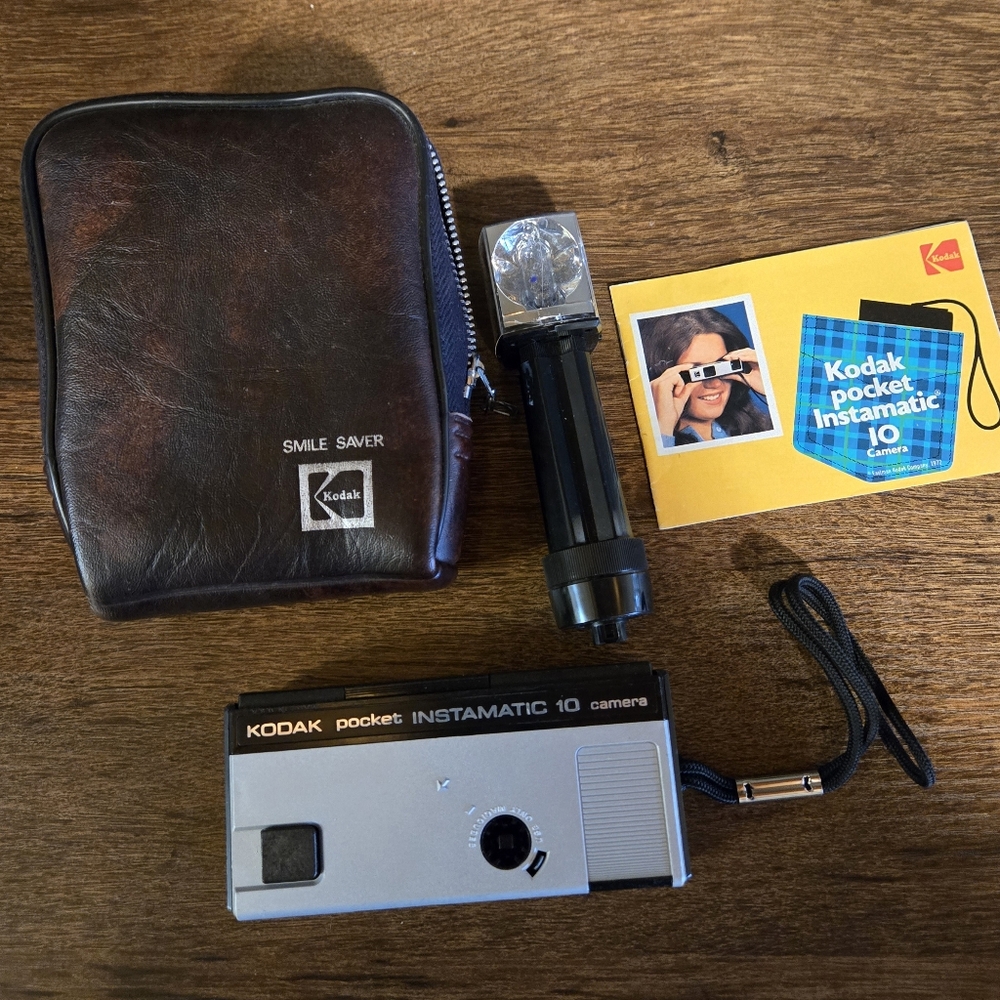 Vintage Kodak Pocket Instamatic 10 with Smile Saver Camera with leather case